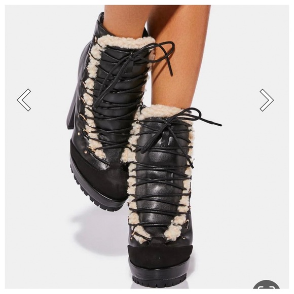 Dolls Kill In Wonderland Vegan Leather Chunky Heel Boots Sz 8.5 NWOB! - Picture 2 of 4